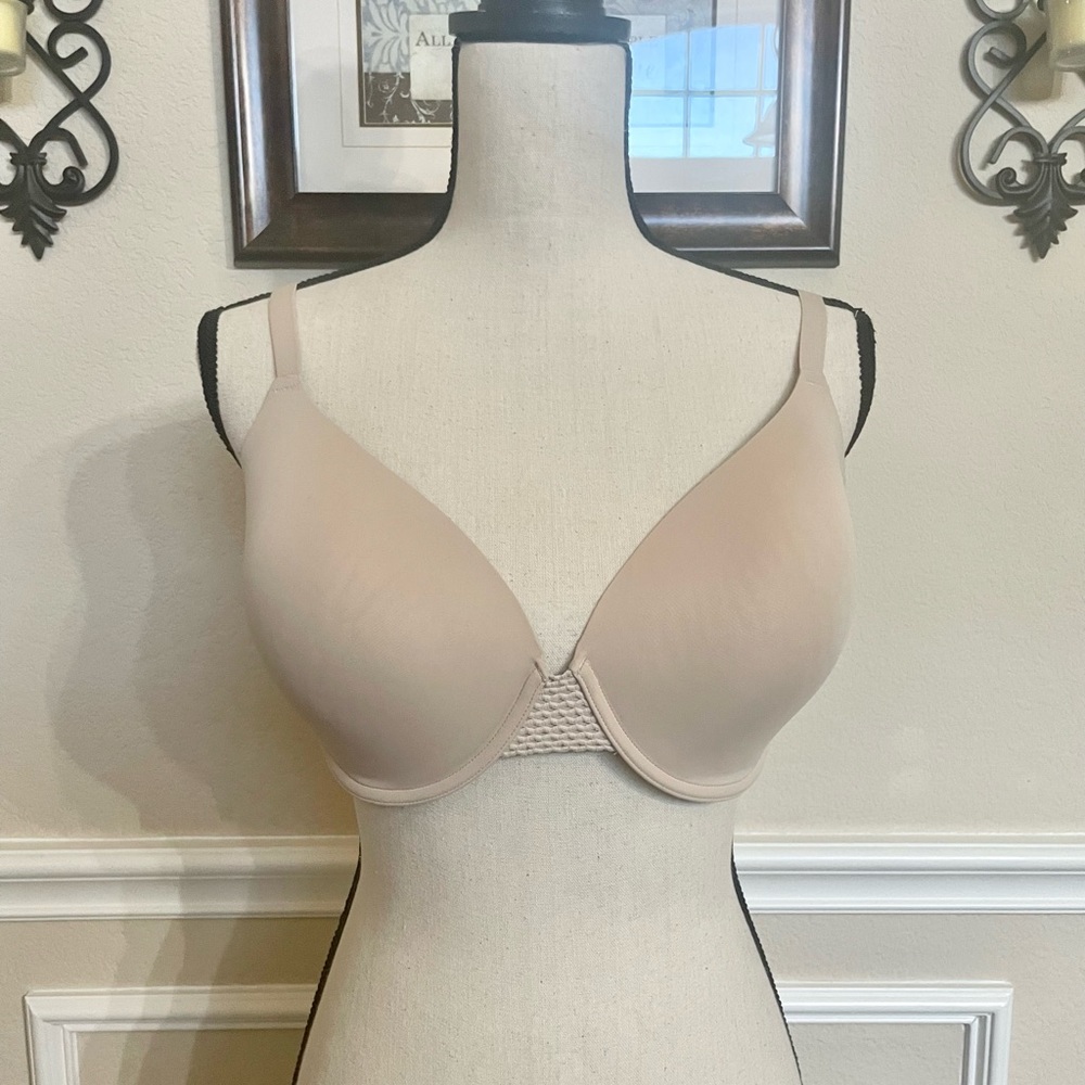 Hanes Tan Underwire Bra. Size 40D. Lightly padded. Adjustable. Like new!